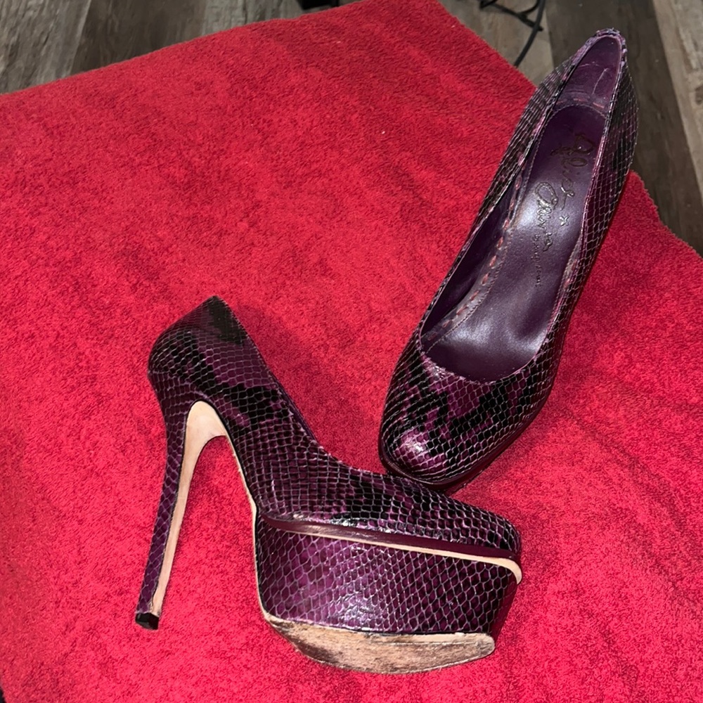Alice and Olivia, purple snake skin leather heels 38.5